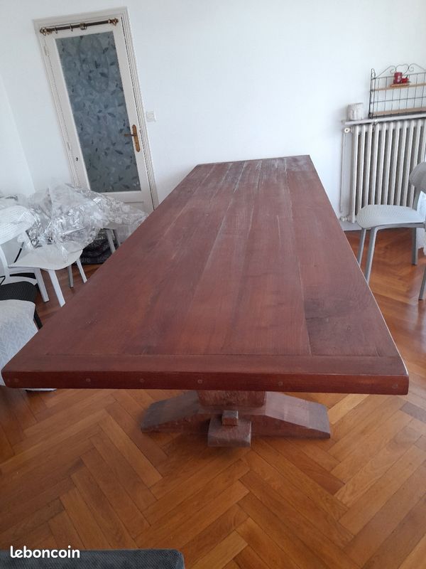 Table monaster (image 1)