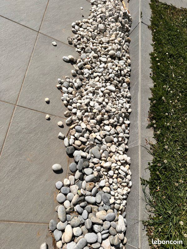 Galet blanc et gris (image 1)
