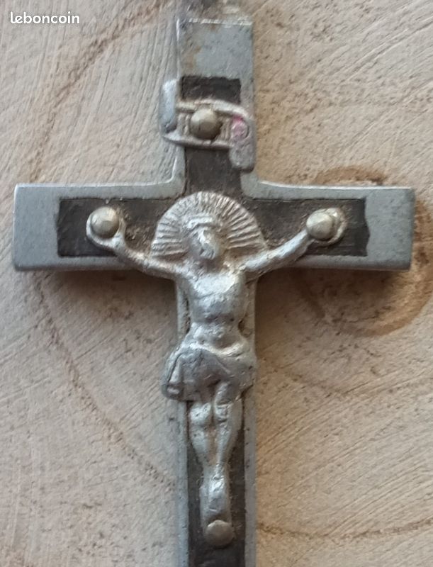 Croix pendentif ancienne avec le Christ vintage année 1950 (image 2)