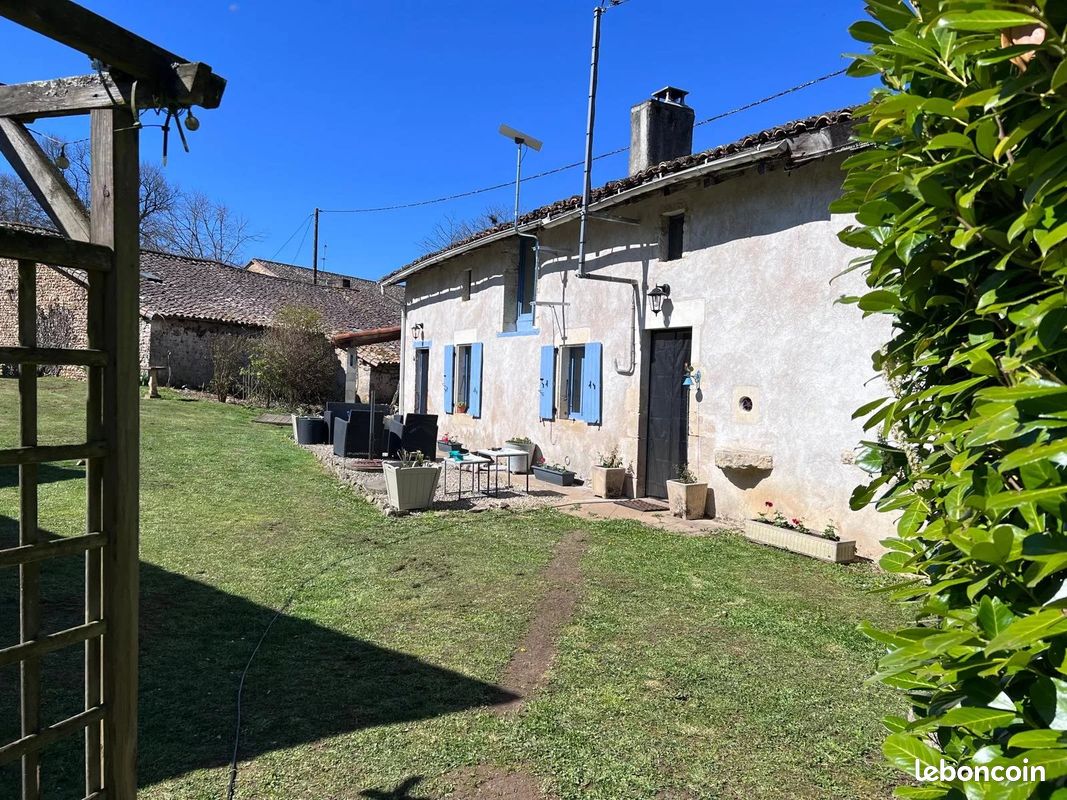 Maison 5 pièces 111 m² · à Brux · 111 m² · 141 700 €