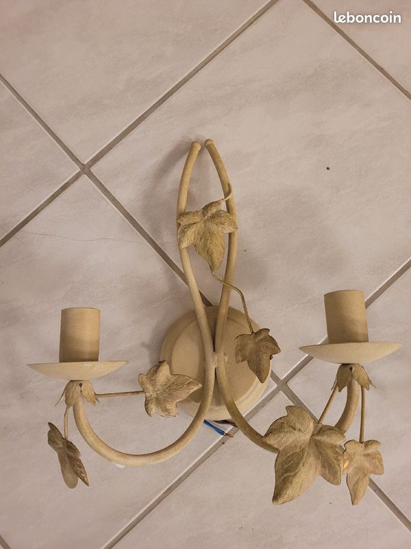 Appliques (image 1)