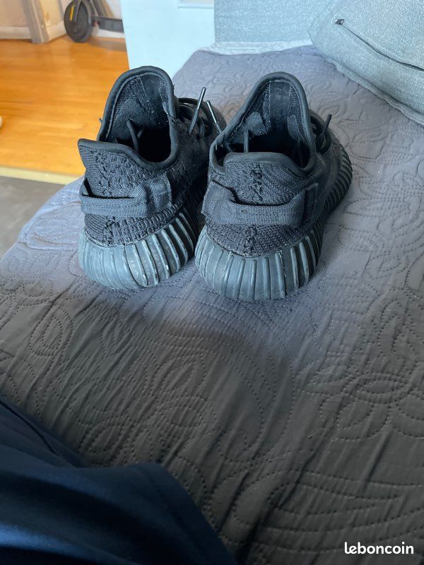 Yeezy 350 noir (image 3)