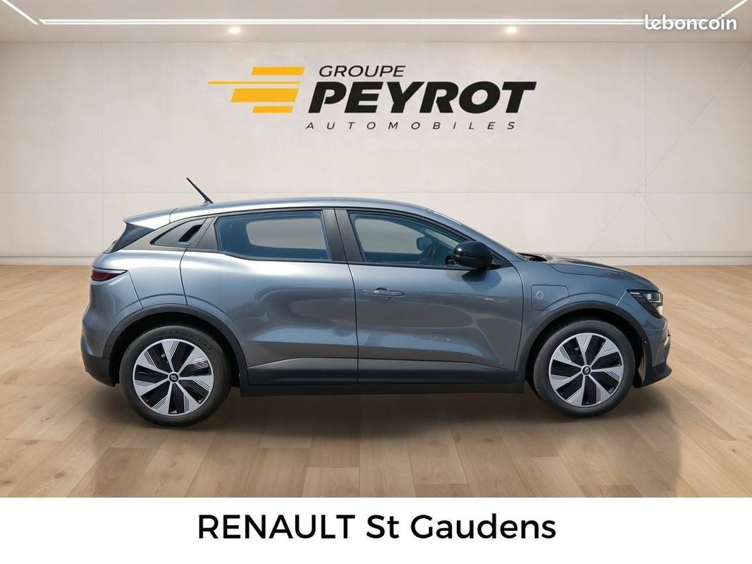 RENAULT Megane E-Tech EV60 130ch optimum charge Evolution ER (image 8)