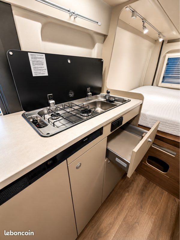 HYMER CARADO CVE 600 | LIT XXL | SOUTE XXL | Attelage | Panneau Solaire | Caméra | GPS | Smart TV | Apple CarPlay / Android Auto | Garantie 12 Mois | Fourgon Aménagé / Camping-Car (image 5)