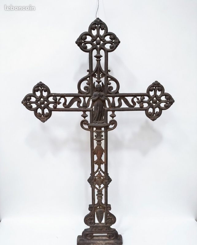 Croix crucifix calvaire religieux catholique fonte ancienne XIXeme siècle
XIXème siècle
catholique fonte ancienne
XIXème siècle (image 1)