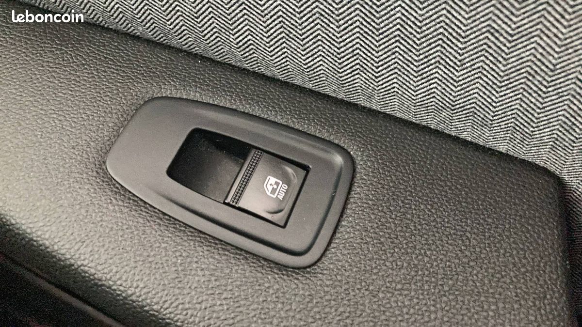 Renault clio tce 90 ch gsr2 techno (image 27)