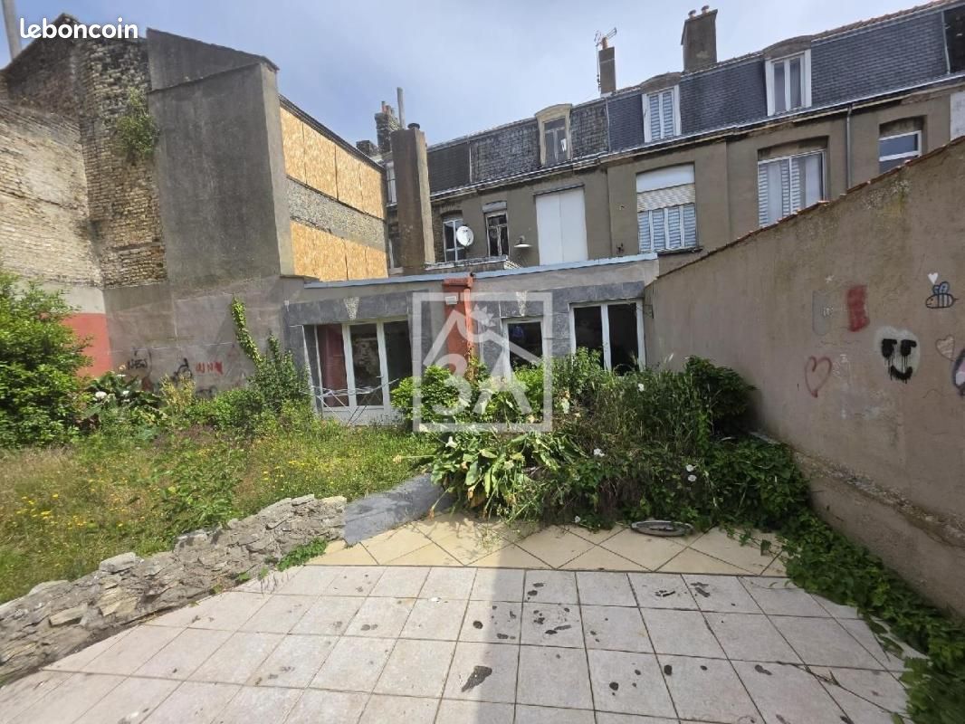 Immeuble 7 pièces 215 m² · à Calais · 215 m² · 179 520 €