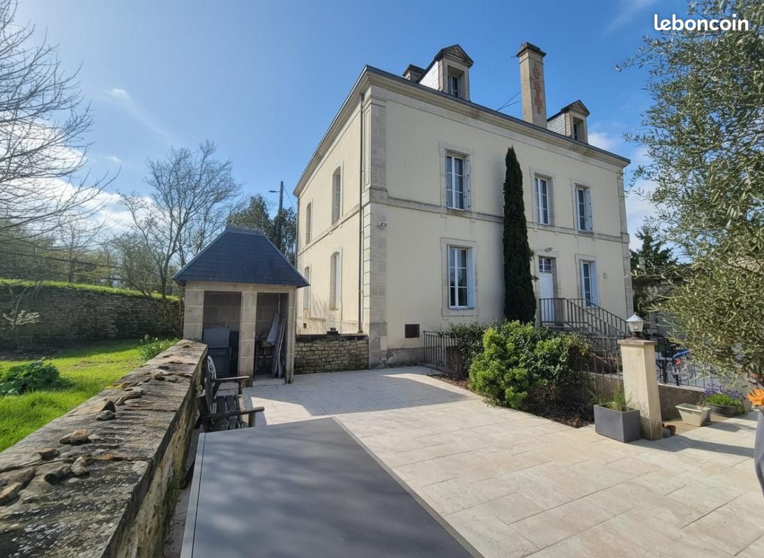 Maison 8 pièces 200 m² · à Échiré · 200 m² · 399 400 €