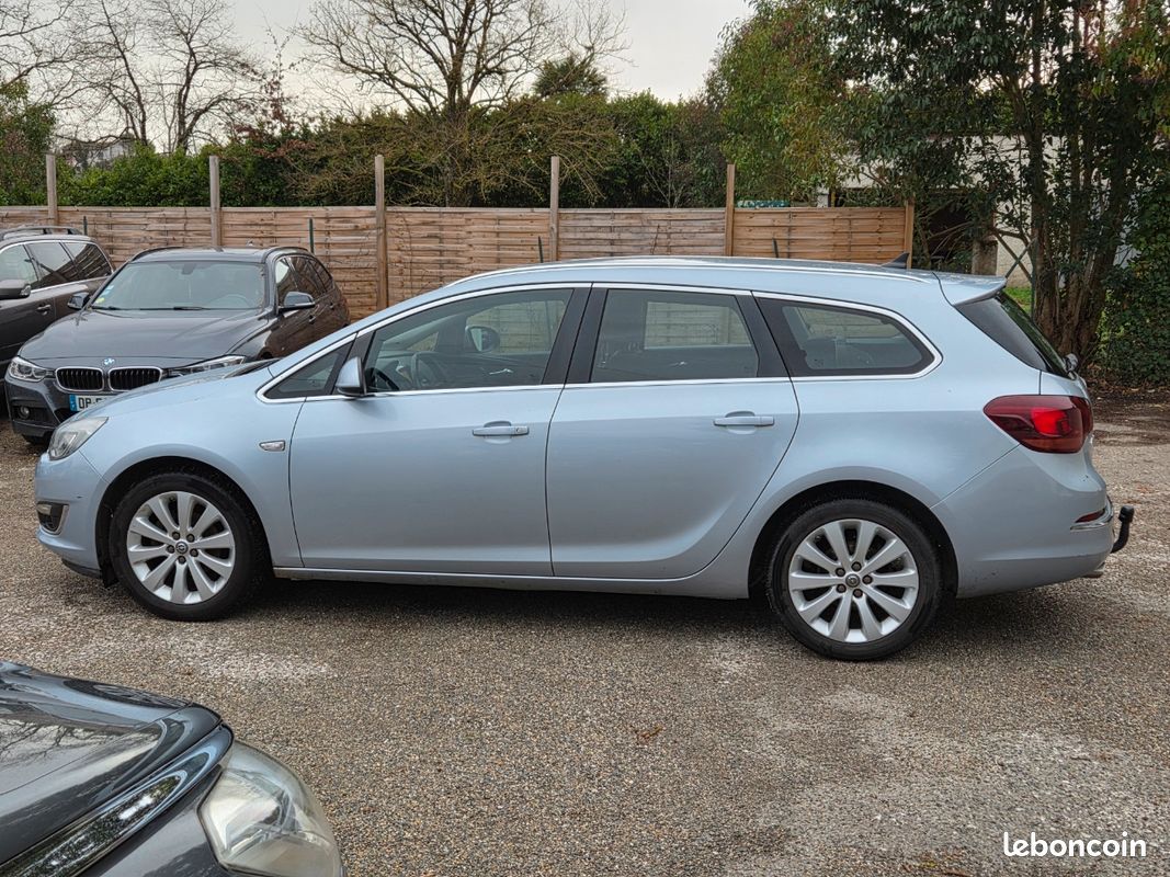 Opel Astra Tourer 1.4i turbo 140ch Cosmo S&S (image 11)