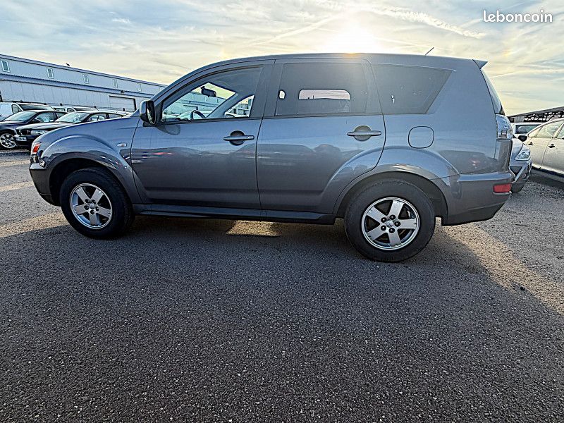 Mitsubishi OUTLANDER 2.0 MIVEC 2WD 147cv (image 8)