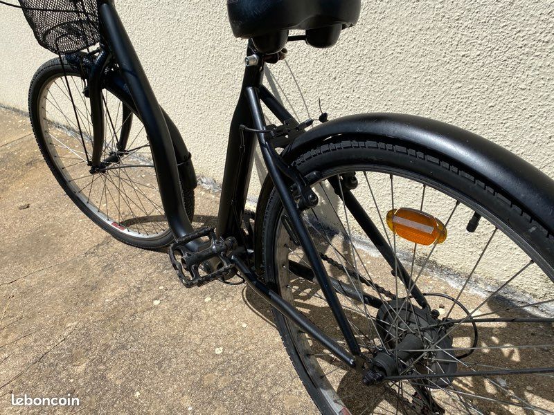 Vélo de ville noir (image 2)