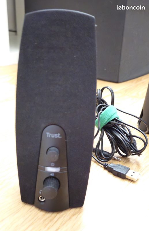 Trust Almo Enceintes PC 2.0 10W USB – Haut-Parleurs Stéréo Compacts Avec Jack 3,5 Mm Et Commandes Avant