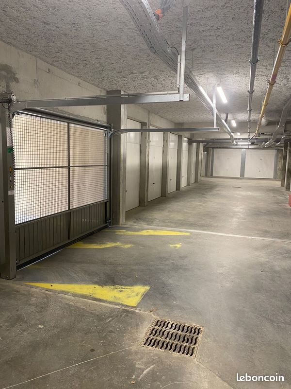 Garage double en sous-sol · à Serpaize · 22 900 €