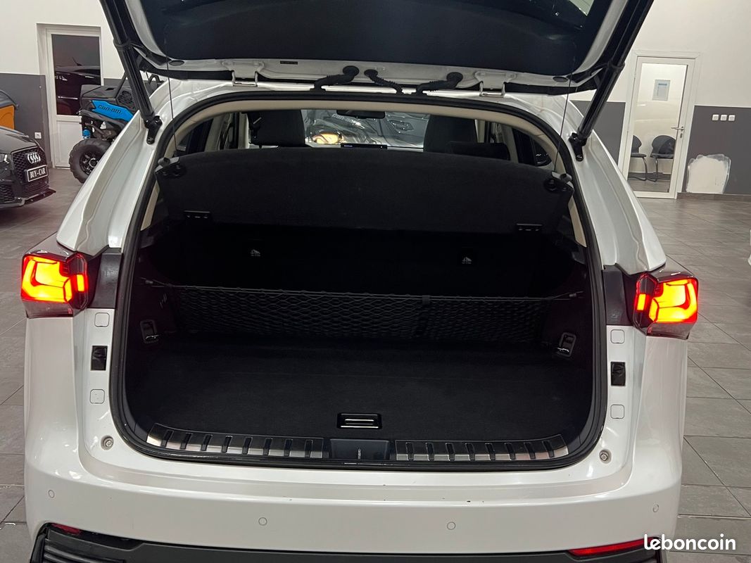 Lexus NX300H 300h 4WD Luxe / Financement possible (image 14)