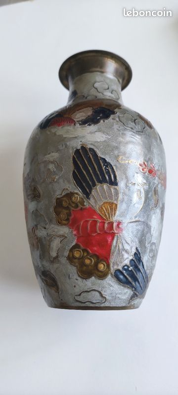 Vase en laiton cloisonné avec motif (image 1)