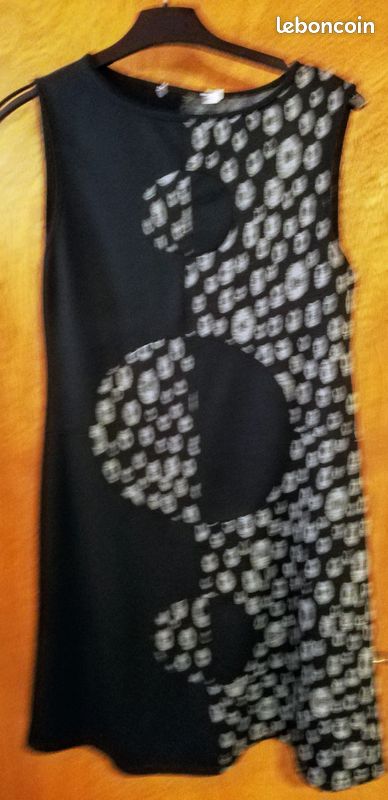 Robe (image 1)