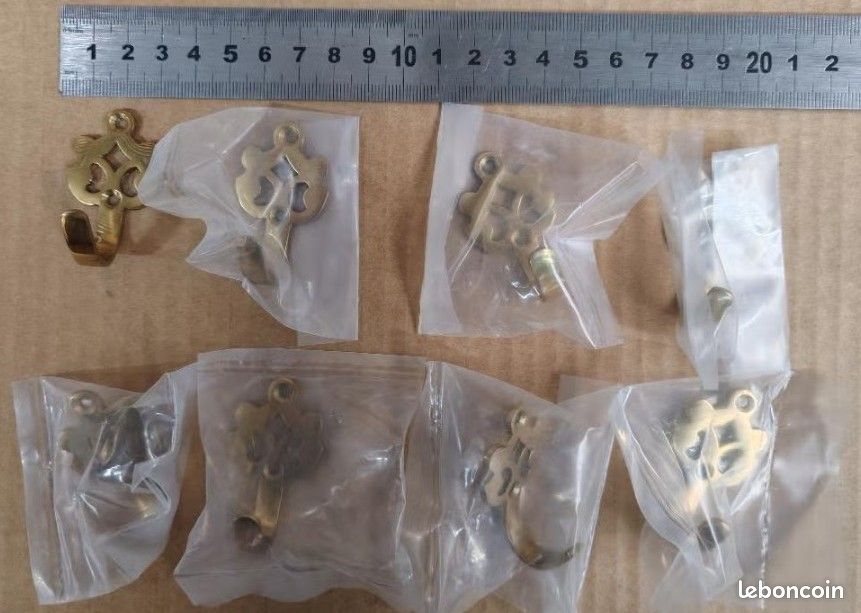 Lot de 8 patères dorés et vintage (image 1)