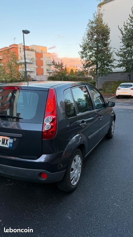 Ford fiesta (image 2)