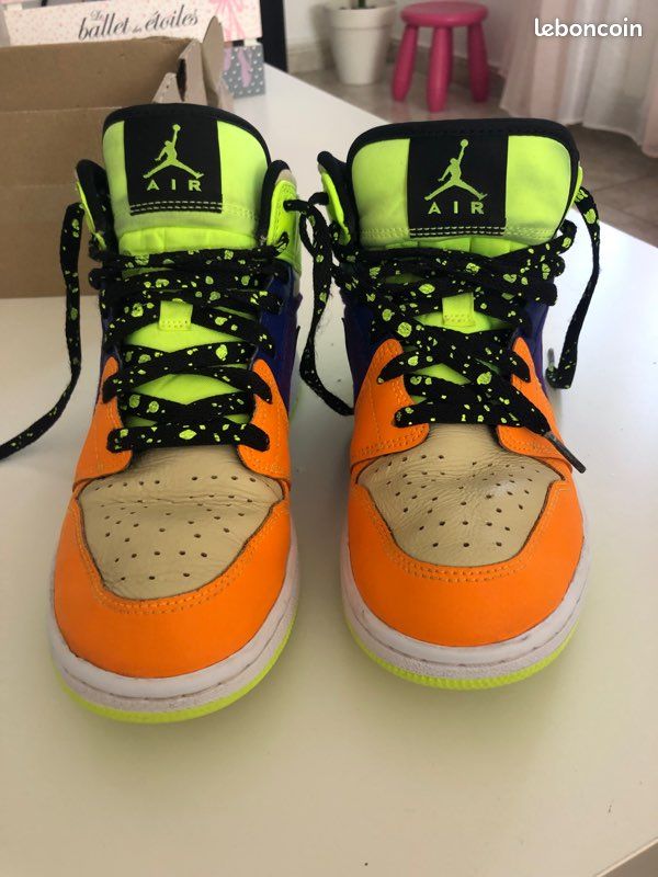 Chaussures femme Nike air Jordan mid SE volt vivid jaune orange