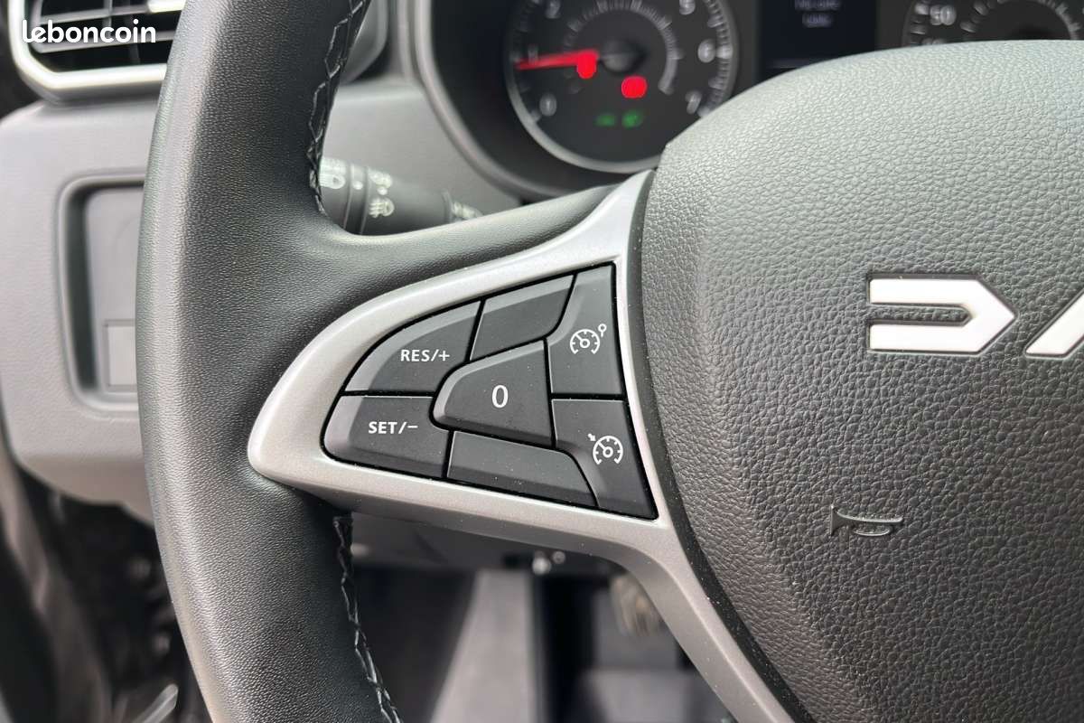Dacia Duster 1.5 DCI 115 4X4 JOURNEY PLUS (image 8)