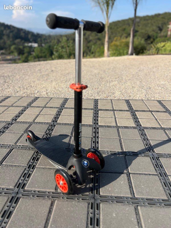 Trottinette BMW enfant évolutive 🚗 Neuve en boîte 🔥 (image 1)