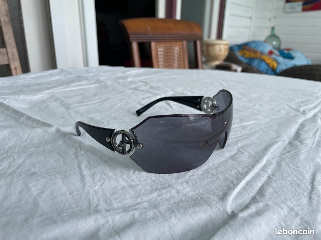 Lunettes de soleil Giorgio Armani – Unisexe – État neuf (image 3)
