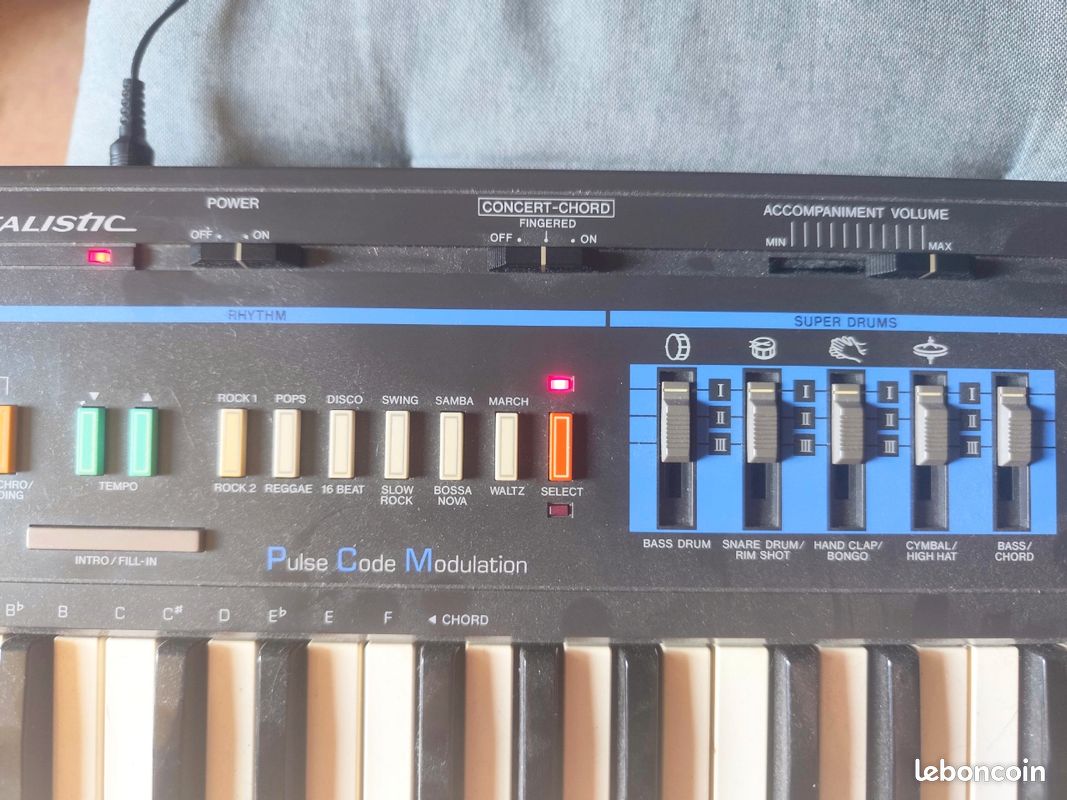 Realistic 700 concertmate + baguettes batterie (image 2)