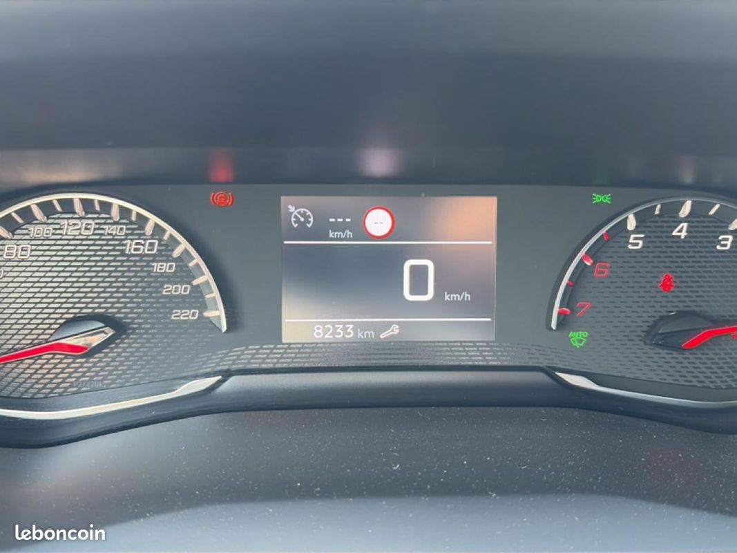 PEUGEOT 2008 1.2 100 style (image 13)