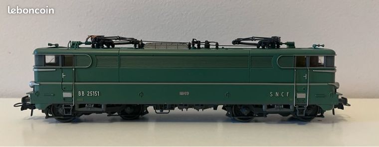 Locomotive 1CC1 ROCO ref. 43538 – Le Hangar A Locos