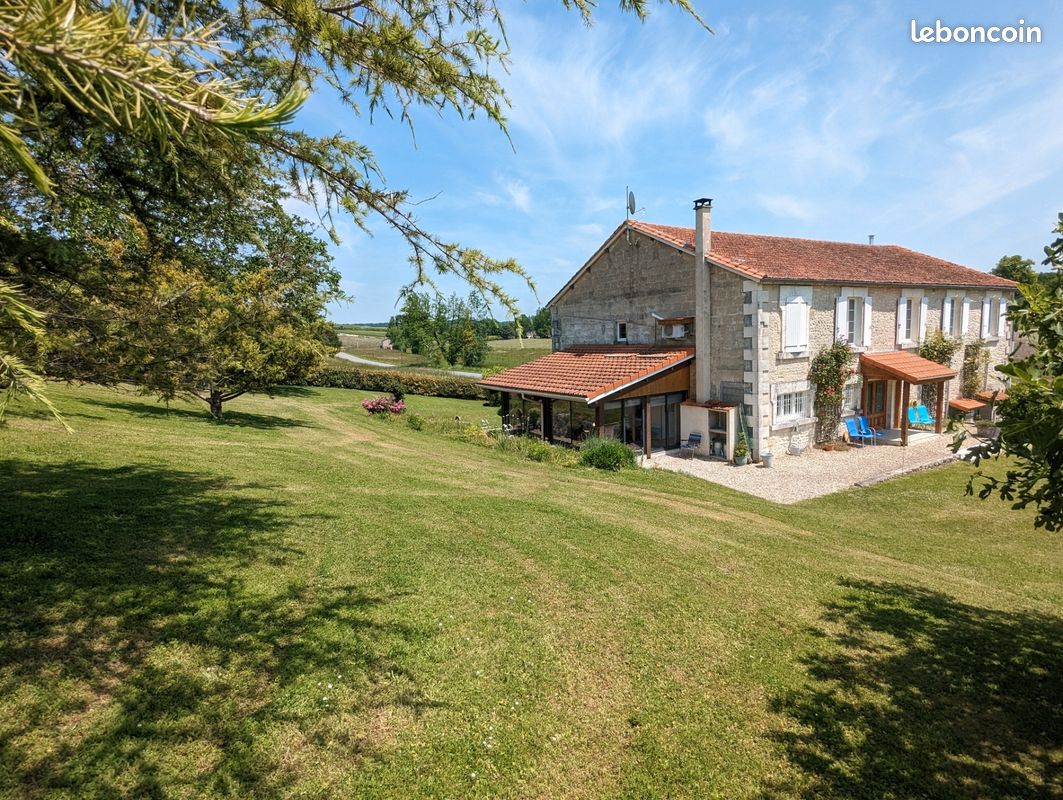 Maison 9 pièces 292 m² · à Lignières-Ambleville · 292 m² · 265 000 €