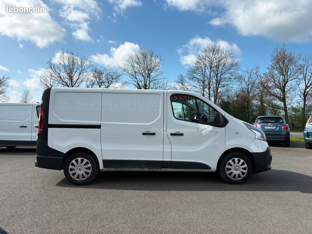 RENAULT Trafic 3 1.6 dci 120 cv L1H1 TVA RÉCUPÉRABLE (image 2)