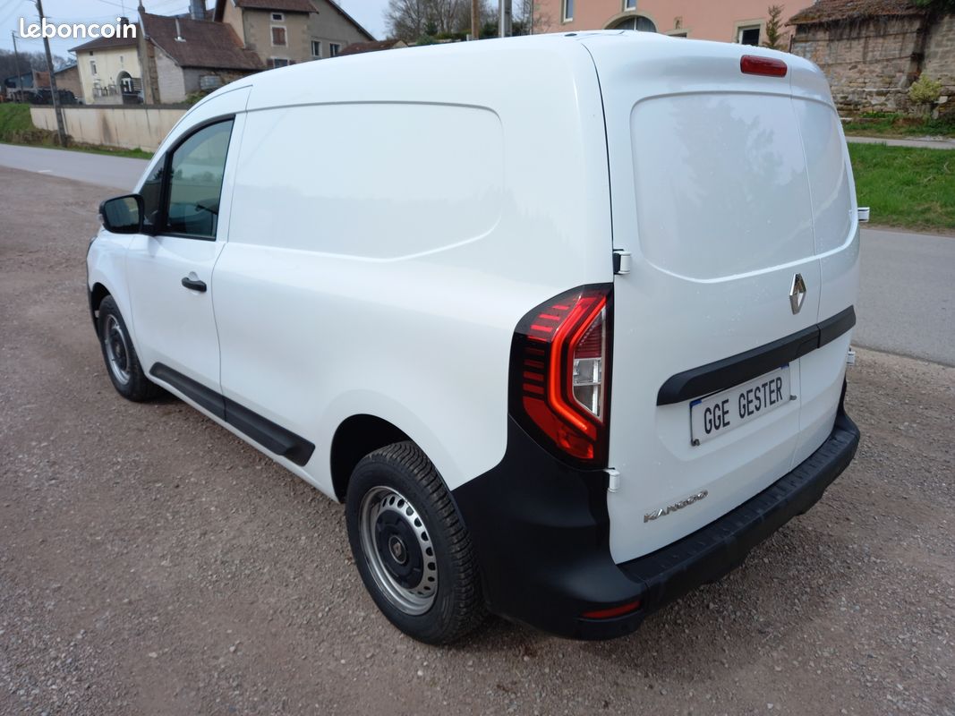 Kangoo van ste 1.5 dci 95 grand confort gps 38252 kms annee 2023 garantie 12 mois partout en france (image 5)