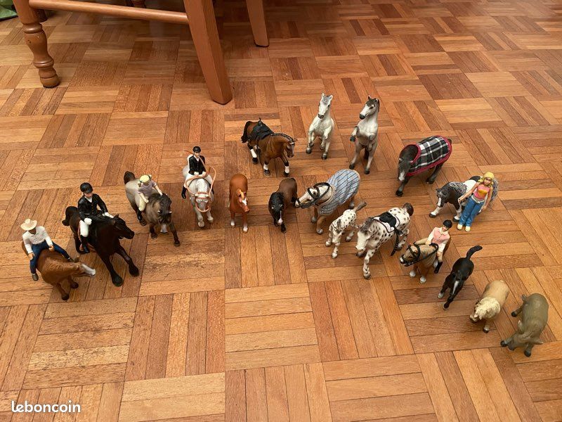 Lot de 18 chevaux avec personnages et accessoires, Schleich (image 1)