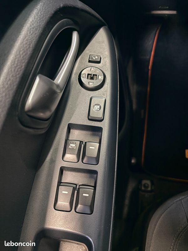 Kia rio 1.4 crdi 90 uefa euro 2016 (image 25)