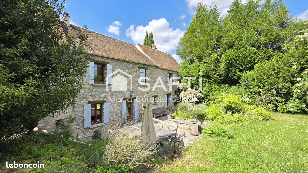 Maison 11 pièces 340 m² · à Fontenay-Saint-Père · 340 m² · 850 000 €