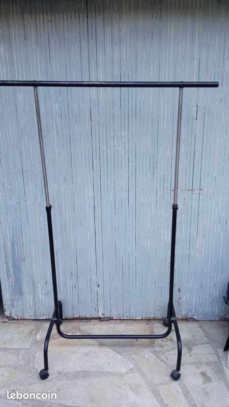 Portique à vêtements sur roulettes (image 2)