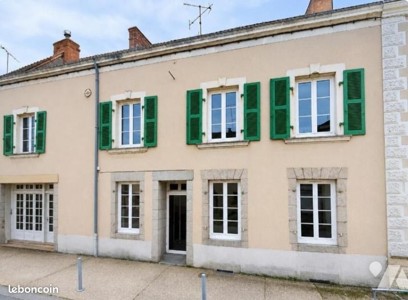 Maison 6 pièces 294 m² · à Méral · 294 m² · 90 100 €