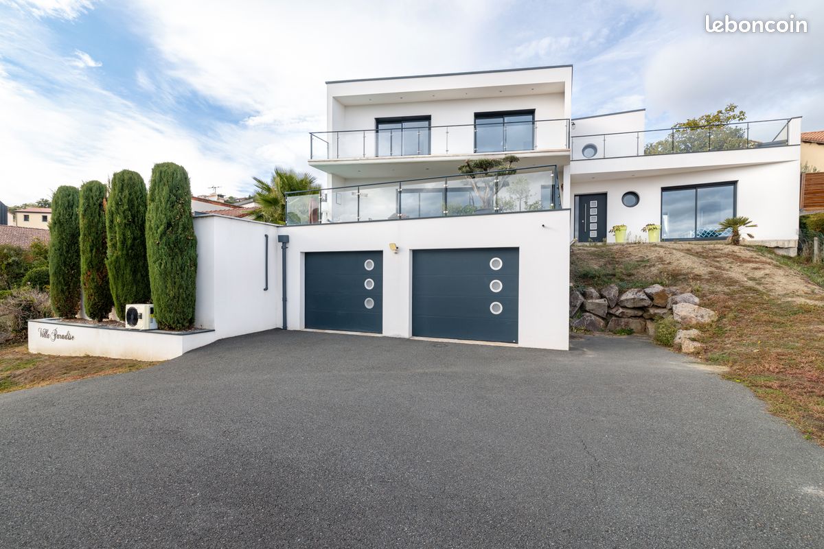 Maison 10 pièces 280 m² · à Clermont-Ferrand · 280 m² · 1 249 000 €