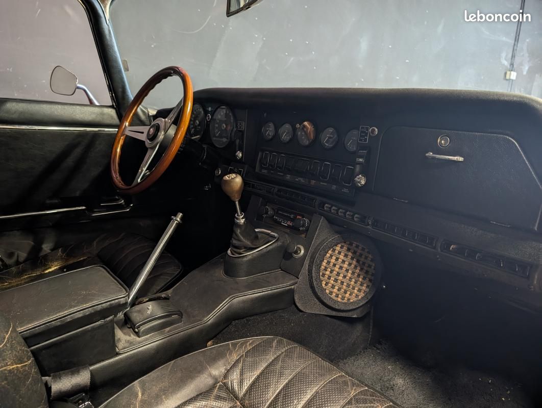 Jaguar E-Type Series 2 4.2 6 cyl en ligne (image 21)
