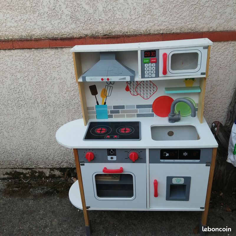 Cuisine enfant en bois avec accessoires (image 1)