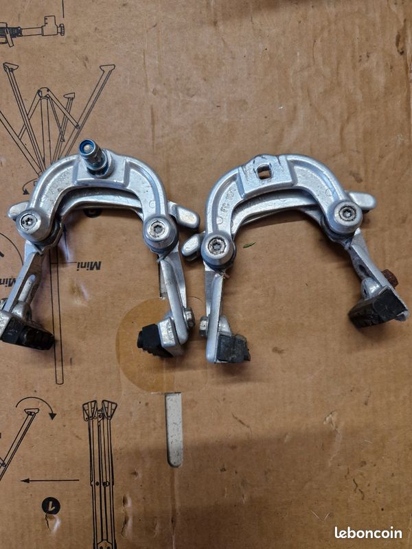 4 Vis D'étriers Pour Vélo Ancien Peugeot Bebo Bebolux - à Restaurer