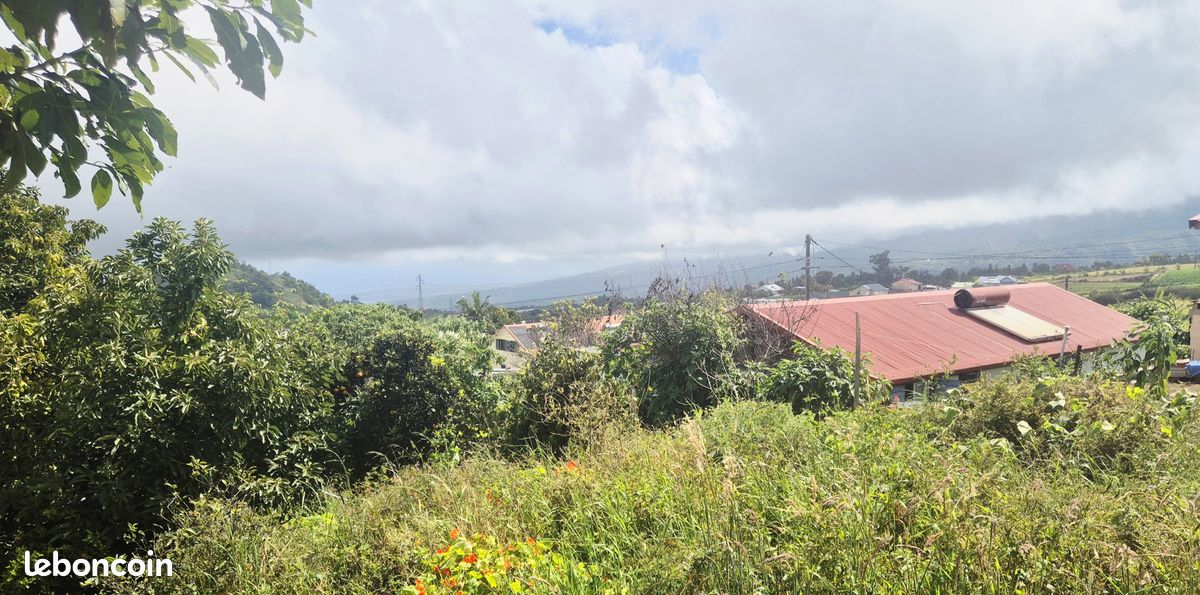 Terrain 3250 m² · au Tampon · 3 250 m² · 608 400 €