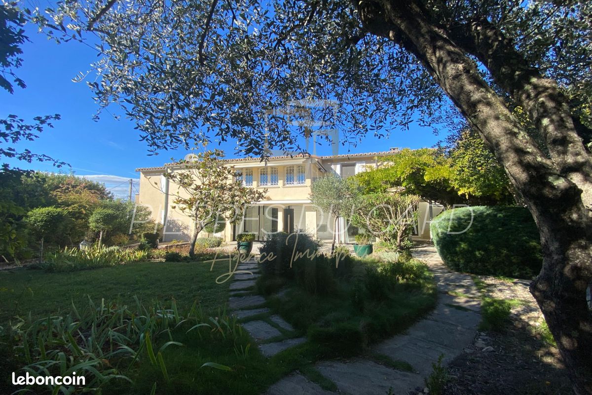 Maison 8 pièces 166 m² · à Uzès · 166 m² · 470 000 €