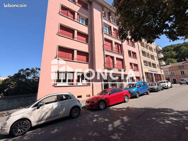 Appartement 3 pièces 57 m² · à Bourgoin-Jallieu · 57 m² · 696 €