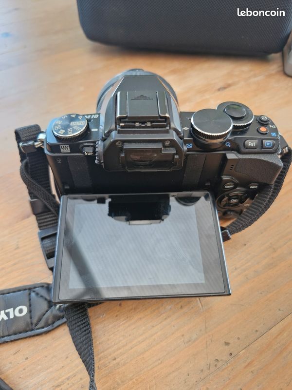 Olympus OM-D E-M10 avec objectif (image 5)
