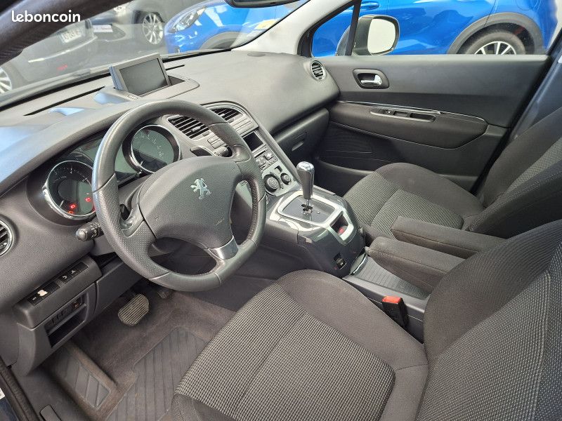 Peugeot 5008 1.6 hdi 112 ch Boite Auto Allure 7 places / GPS / toit pano / Radar AV et AR / (image 15)