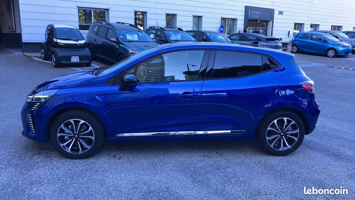 RENAULT CLIO techno full hybrid E-Tech 145 ch - 24 (image 18)