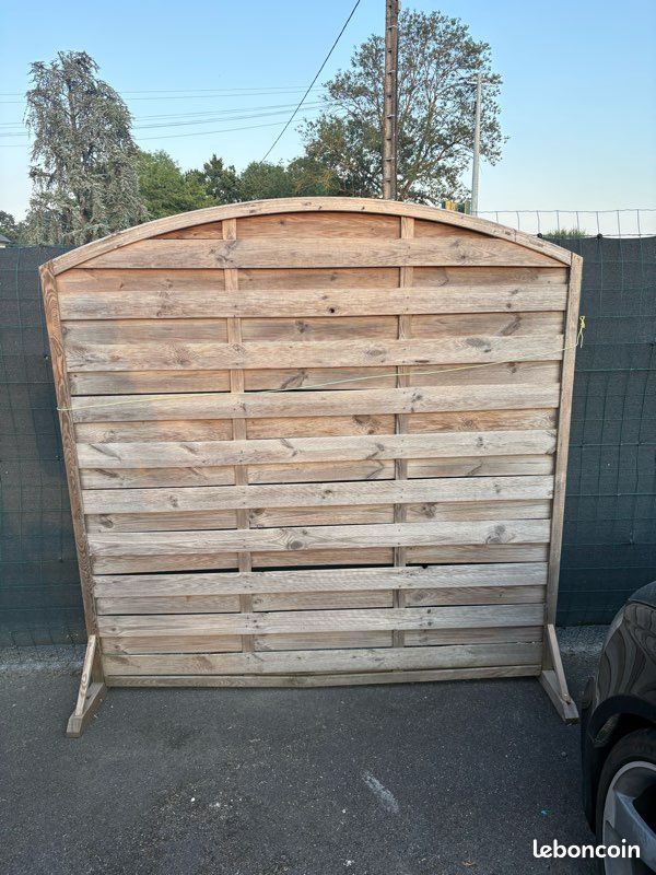 Vend palissade en bois (image 1)
