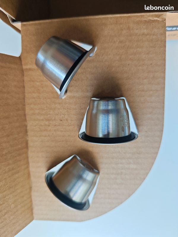 Madama - Capsule rechargeable et réutilisable compatible avec Nespresso. Acier inoxydable avec couvercles en silicone. Fabriqué en Italie. Lot de 4 capsules