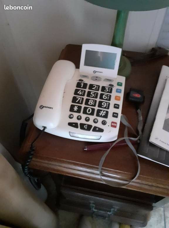 Telephone amplifie a synthese vocal et appel d urgence (image 1)